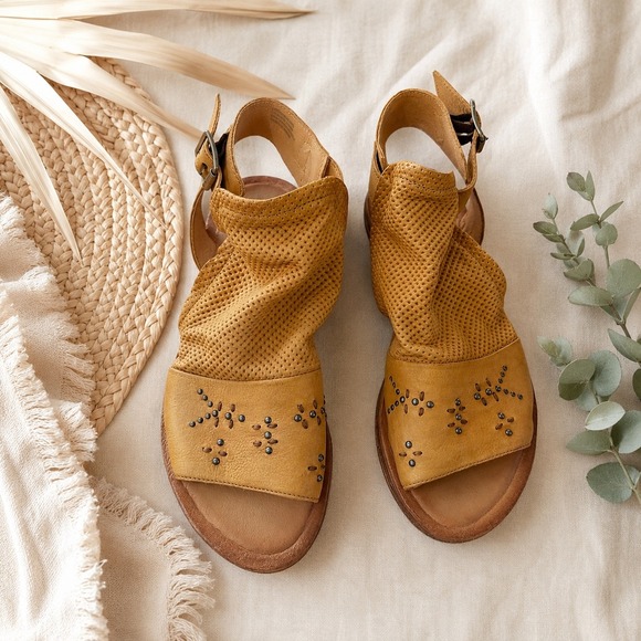 Miz Mooz Shoes - Miz Mooz Fifi Wheat Leather Ankle Strap Sandals Wide Width EU 39 US 8.5 M